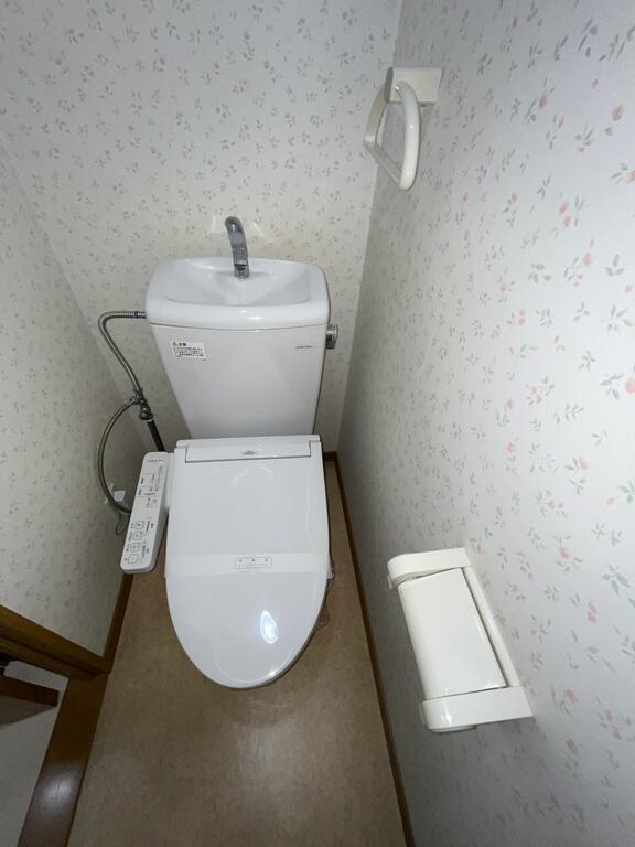 イーストアベニュー 温水洗浄便座付き