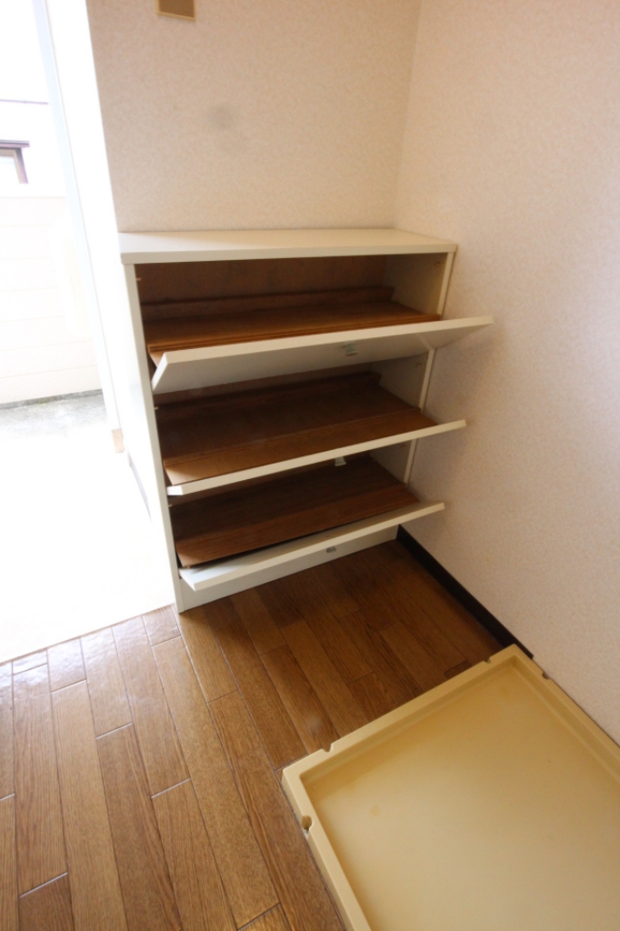 エヌズシャトーカスミ 薄型ですが下駄箱付き