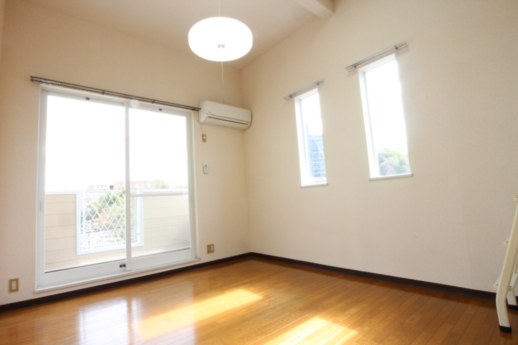エヌズシャトーカスミ 2面採光・角部屋で明るく、夜は夜景も見えます
