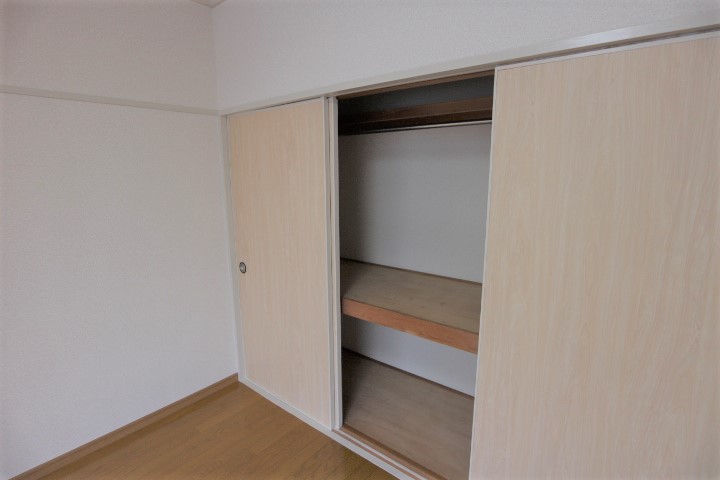メゾン銀杏 押入収納でゆったり荷物を納められます