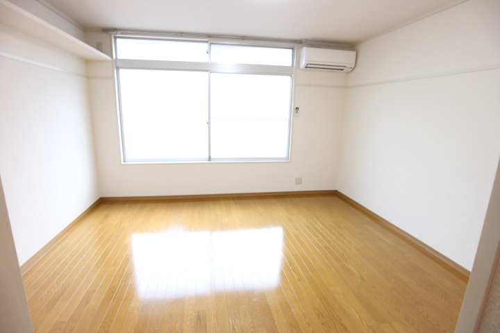 メゾン銀杏 広々9帖のお部屋