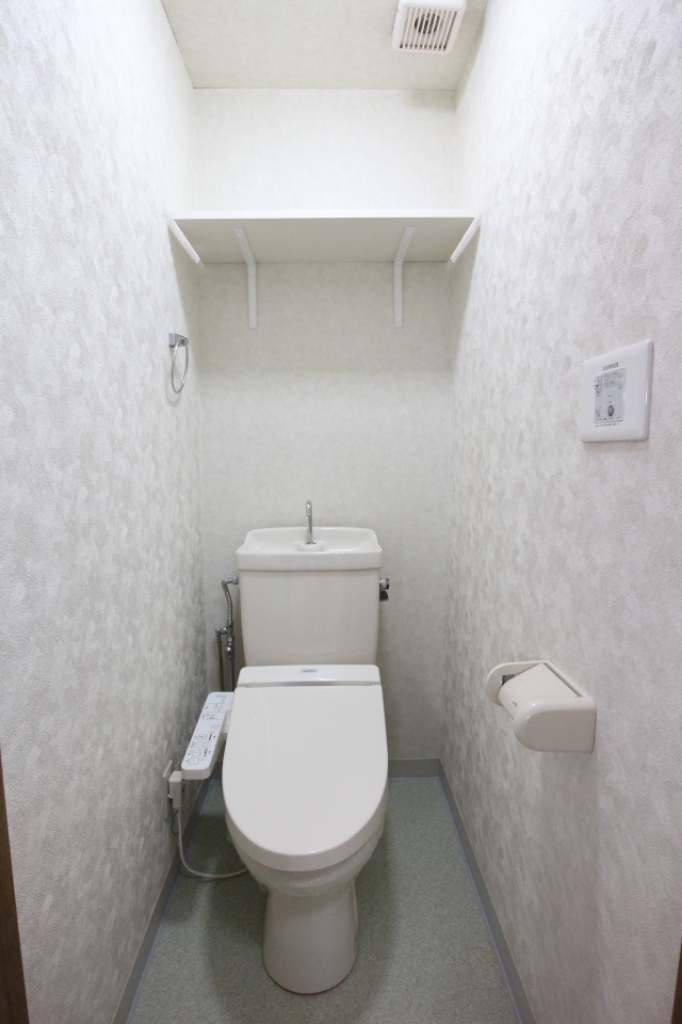宮城県仙台市青葉区米ケ袋２丁目 棚付きでストック収納に便利！
