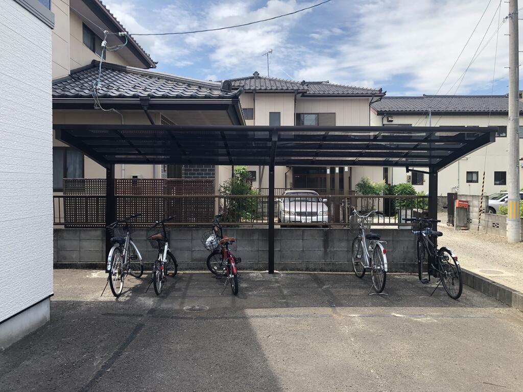 宮城県仙台市青葉区米ケ袋２丁目 屋根付き駐輪場