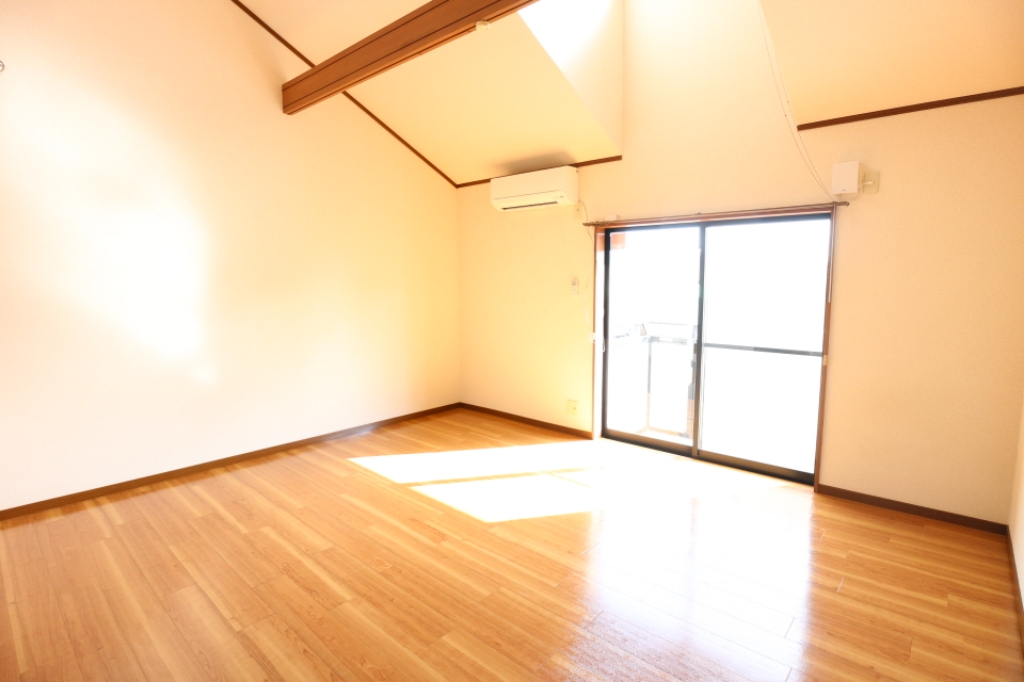 グランドルミエールⅠ 天井が高く開放感のあるお部屋