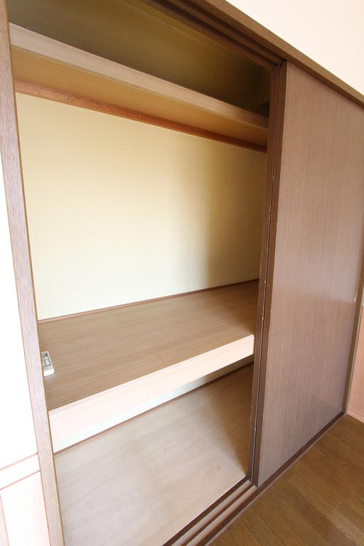 サンプラザ宮千代 押入れ収納