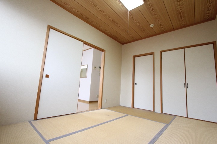 シェルブール壱番館 和室・押入れ収納あり