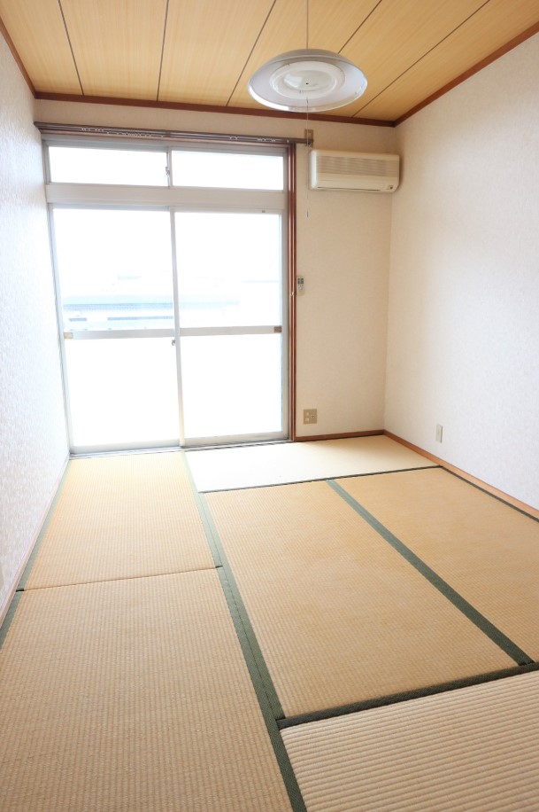 チェリーハイツ ※反転写真※201号室窓あり