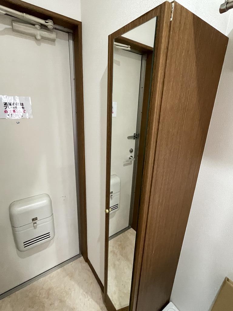 サンプラザ中倉 姿見付きシューズボックス